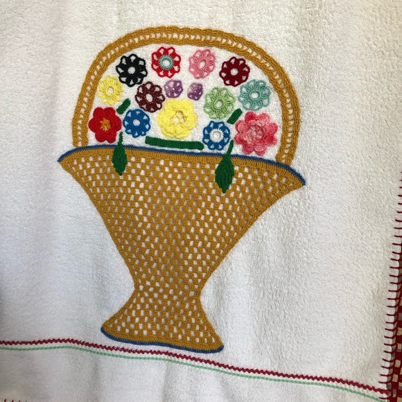 80's Floral Embroidered Bath Towel - Beach Towel - Granny Chic - Bathroom - Picture 15 of 15